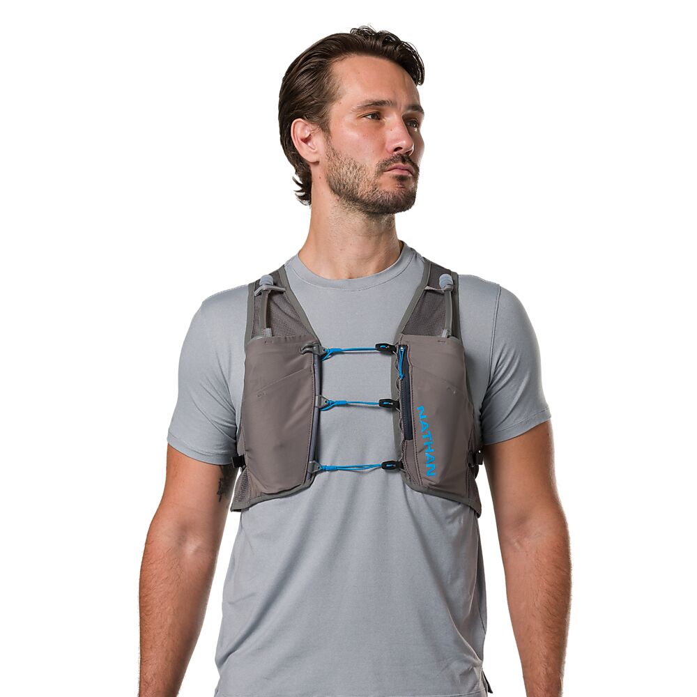 30730N-80222_Pinnacle Breeze 4L Charcoal-Electric Blue_onBody 1.png