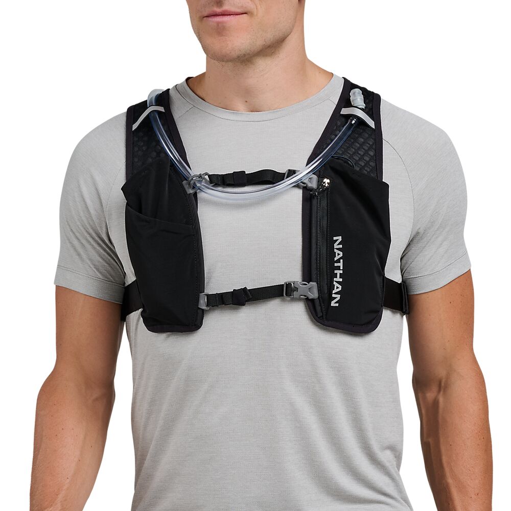31150N-00010_QuickStart 15L Black-Reflective Silver_onBody 1.png
