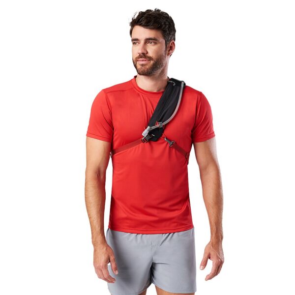 30430N-00186_Run Sling 8L Black-Ribbon Red_onBody 1.png