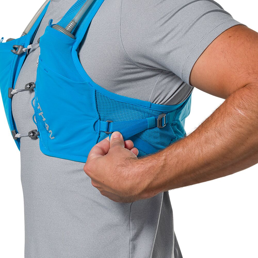 30730N-60466_Pinnacle Breeze 4L Electric Blue-Reflective Silver_onBody 5.png