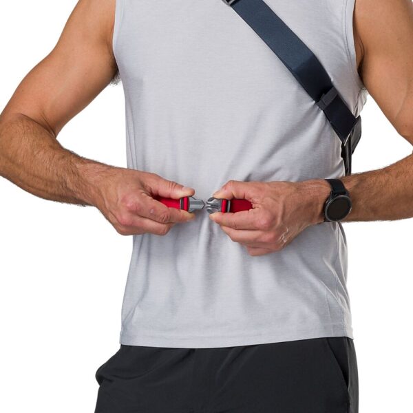 30470N-00186_Run Sling 2L Black-Ribbon Red_onBody 4.png