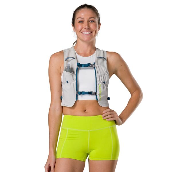 30570N-60011_Pinnacle FeatherLite Vest Vapor Grey_onBody 7.png