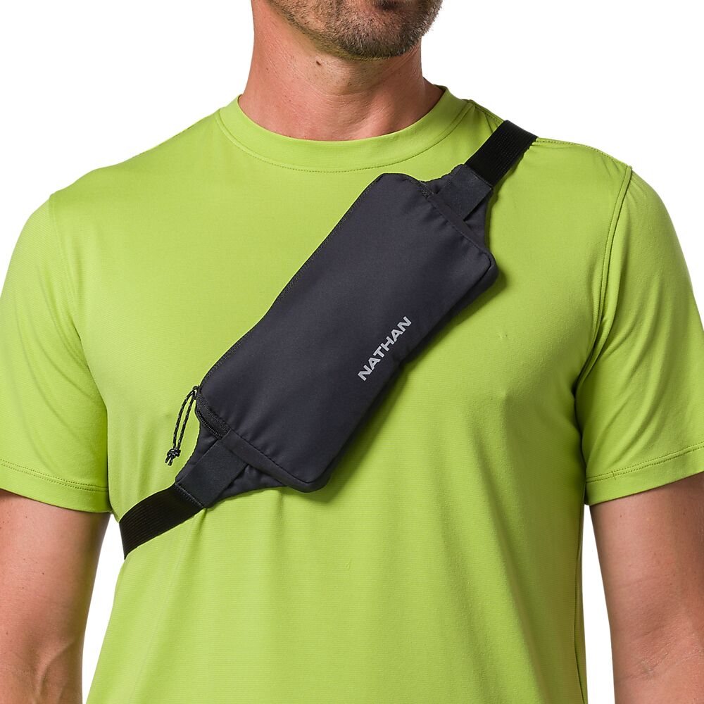 30870N-00010_Marathon Pak 3.0 Black-Reflective Silver_onBody 5.png