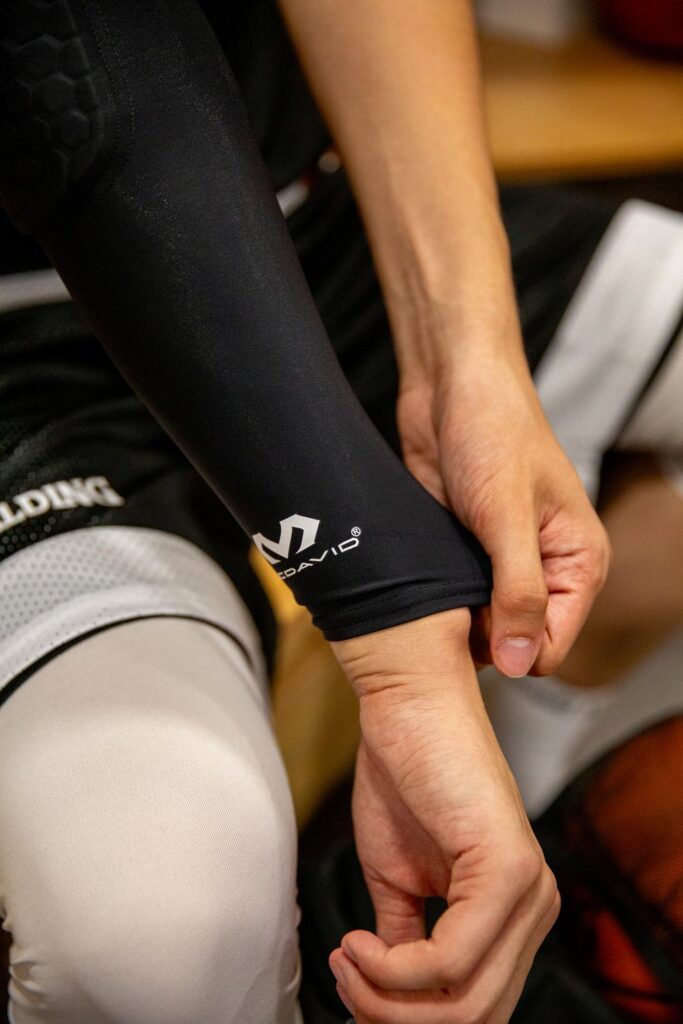 Basketball player wearing compression sleeve for better performance from McDavid