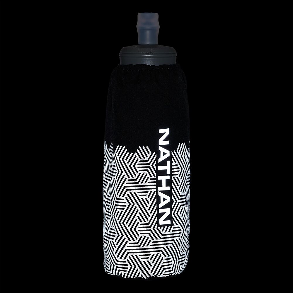 71040N-00320_Hypernight Pinnacle 14 oz Soft Flask Black-Hex Print_Detail.png