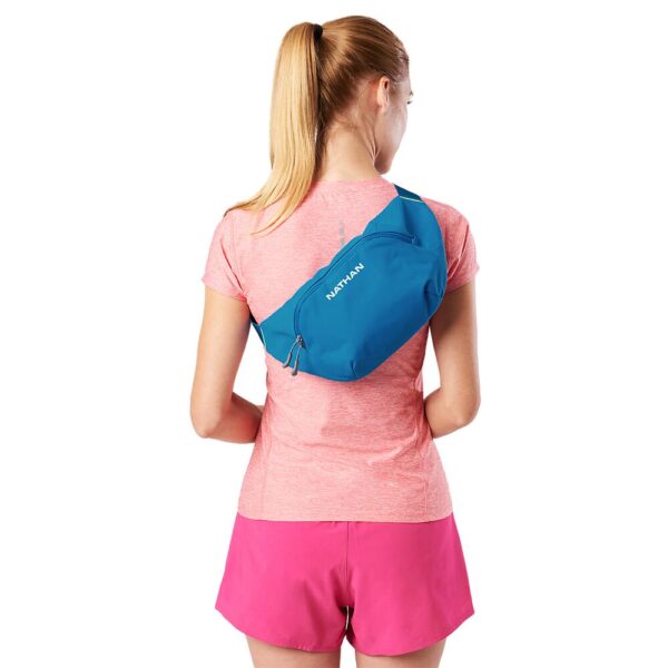 30470N-60272_Run Sling 2L Deep Blue-Sky Blue_onBody 2.png