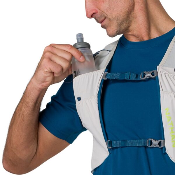 30570N-60011_Pinnacle FeatherLite Vest Vapor Grey_onBody 6.png
