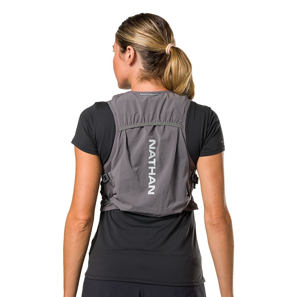 30890N-80218_Wm's Pinnacle Breeze 4L Charcoal-Surf Spray_onBody 2.png