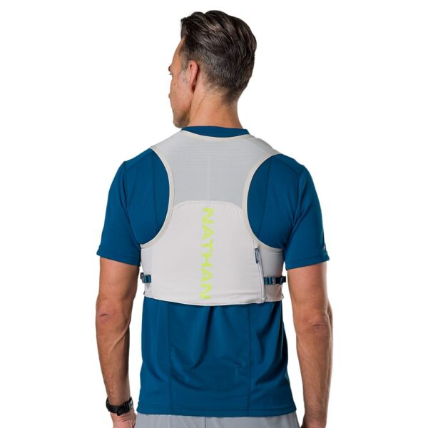 30570N-60011_Pinnacle FeatherLite Vest Vapor Grey_onBody 3.png