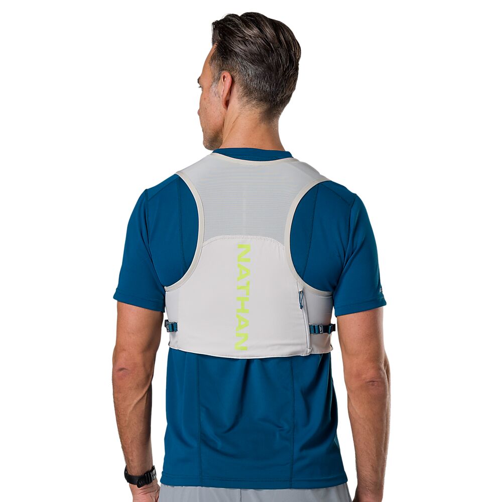 30570N-60011_Pinnacle FeatherLite Vest Vapor Grey_onBody 3.png
