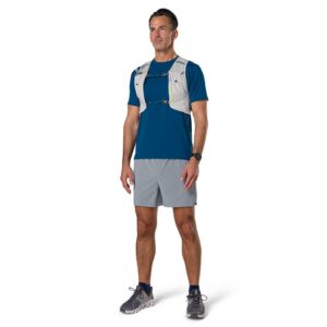 30570N-60011_Pinnacle FeatherLite Vest Vapor Grey_onBody 2.png
