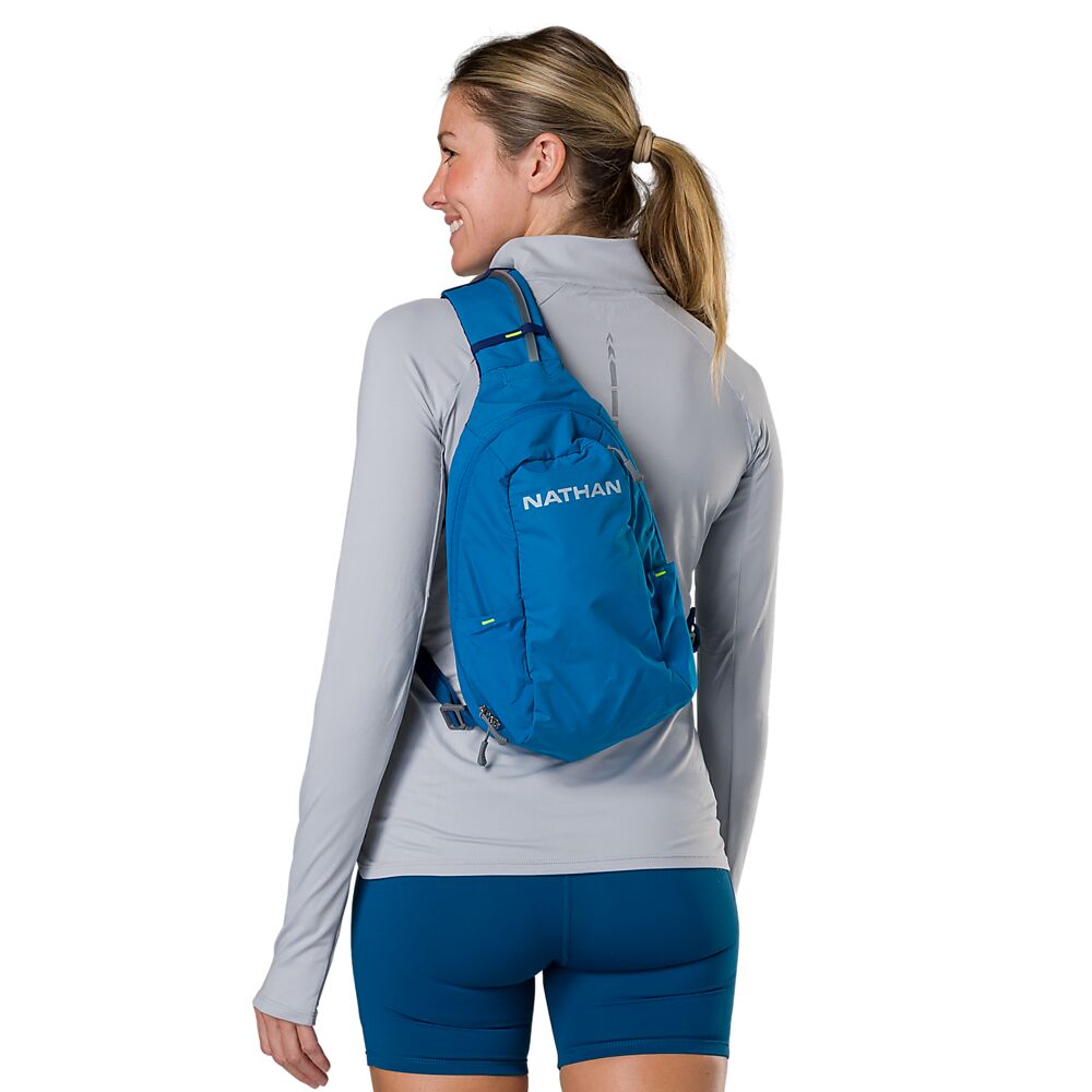 30430N-60272_Run Sling 8L Deep Blue-Sky Blue_onBody 3.png