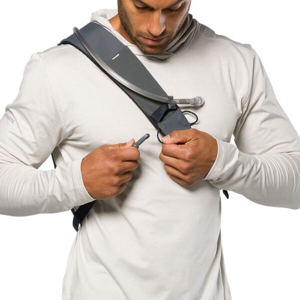 30450N-80150_Run Sling 6L Charcoal-Ribbon Red_onBody 3.png