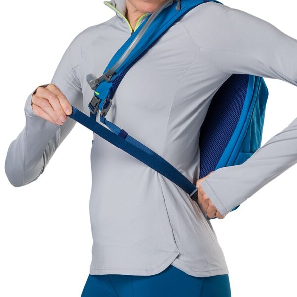 30430N-60272_Run Sling 8L Deep Blue-Sky Blue_onBody 6.png