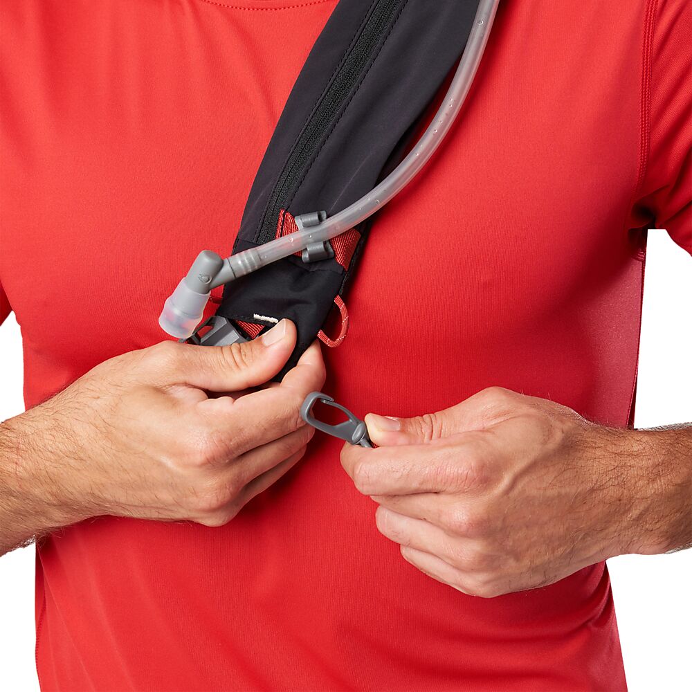 30430N-00186_Run Sling 8L Black-Ribbon Red_onBody 5.png
