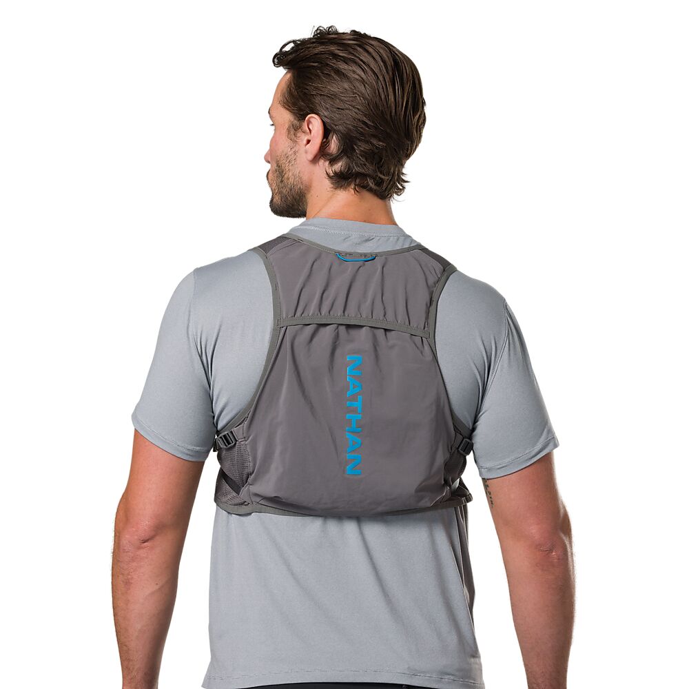 30730N-80222_Pinnacle Breeze 4L Charcoal-Electric Blue_onBody 2.png