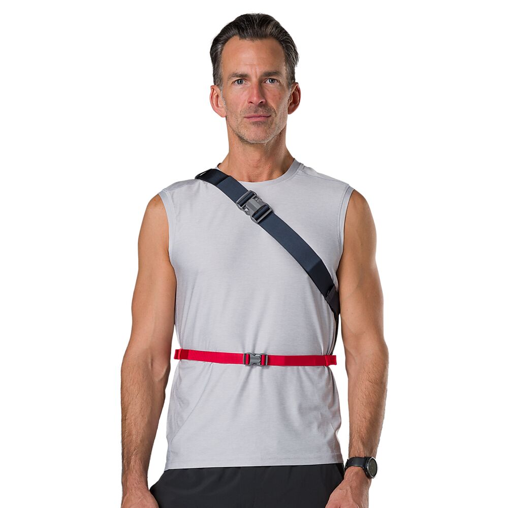 30470N-00186_Run Sling 2L Black-Ribbon Red_onBody 1.png