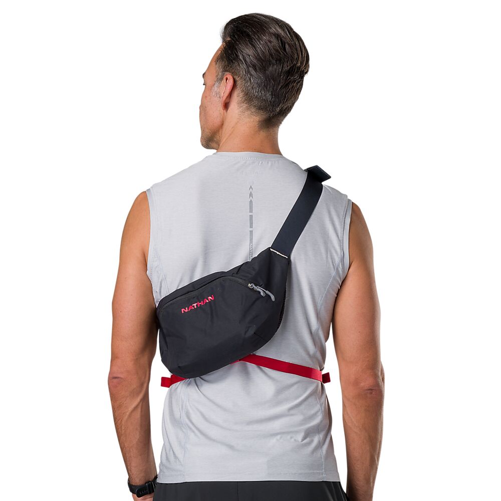 30470N-00186_Run Sling 2L Black-Ribbon Red_onBody 3.png