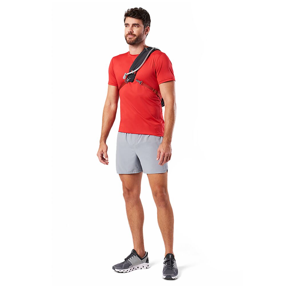 30430N-00186_Run Sling 8L Black-Ribbon Red_onBody 6.png