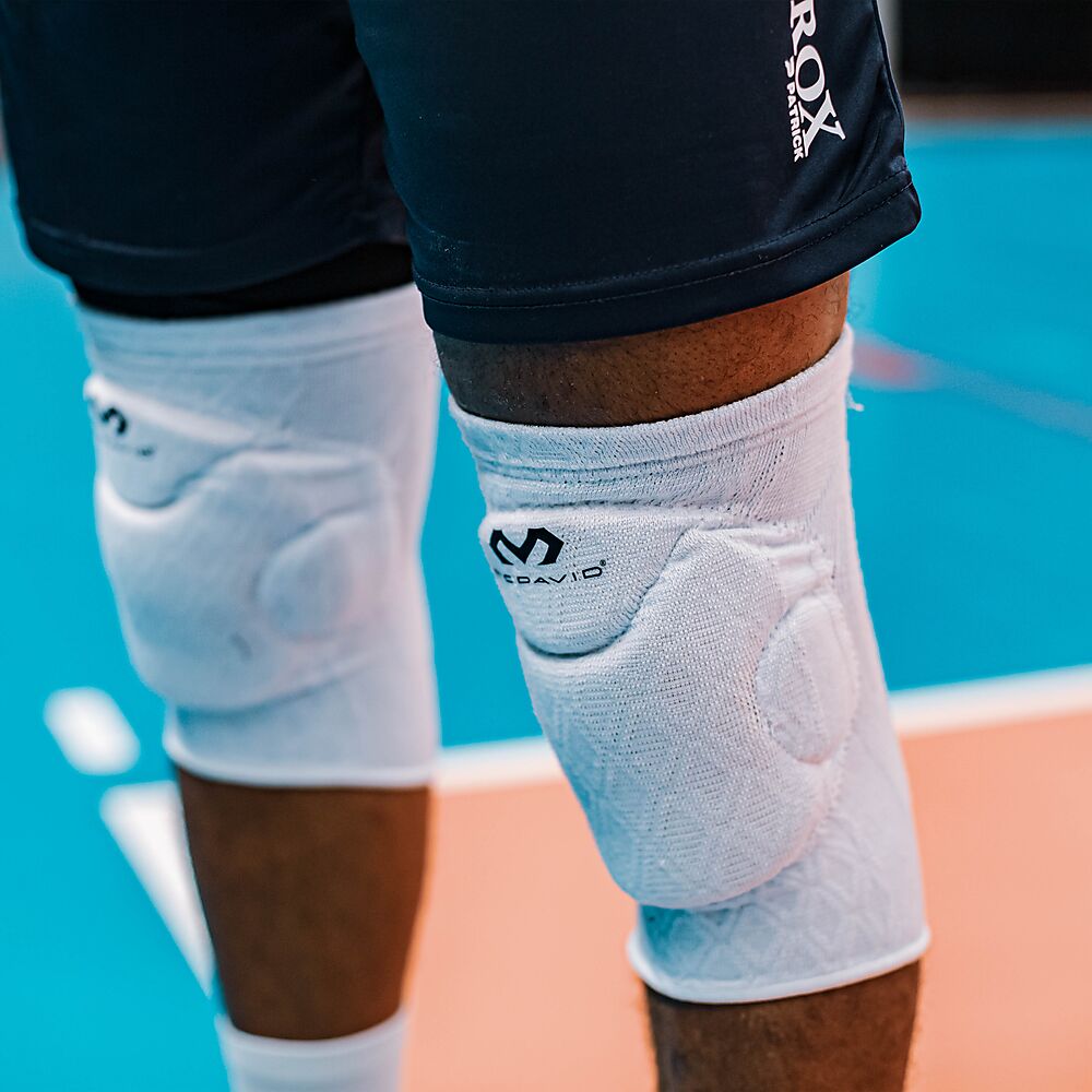 602R-WH_Flex Force Knee Pads White_Lifestyle 7.png