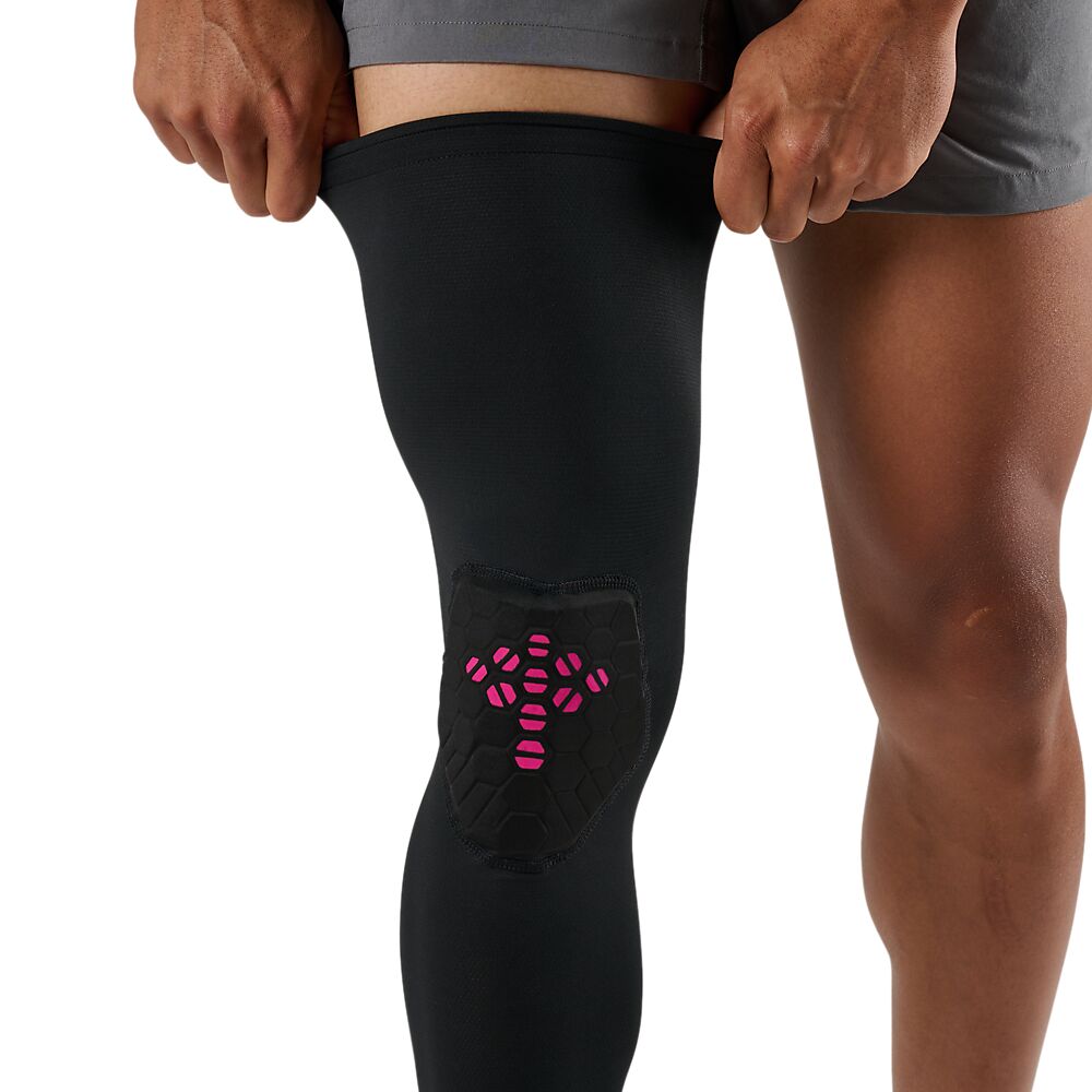 22100R-BKPI_HEX Viz Leg Sleeve Single Black-Pink_onBody.png