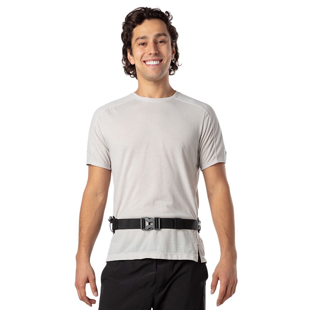 4873N-00108_Peak - 535ML Black-Gold_onBody 1.png