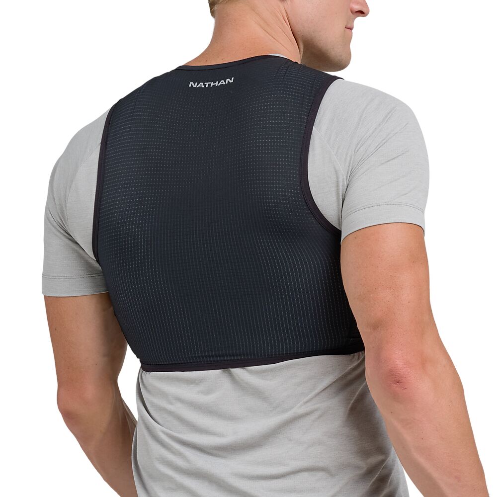 31030N-00010_AeroZip 1L Black-Reflective Silver_onBody 2.png