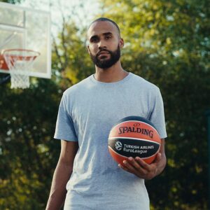 84506Z_Varsity TF-150 EuroLeague_Lifestyle10.png