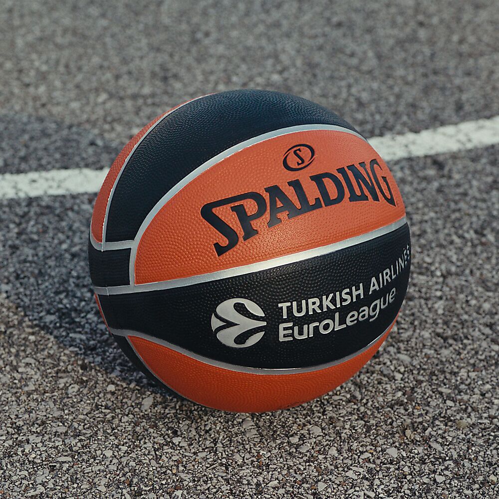 84506Z_Varsity TF-150 EuroLeague_Lifestyle11.png