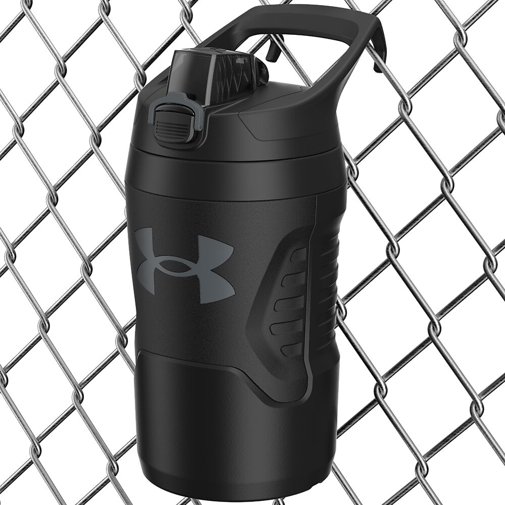 UA70890-00013_Playmaker Jug 32oz Black-Black_Detail 4.png