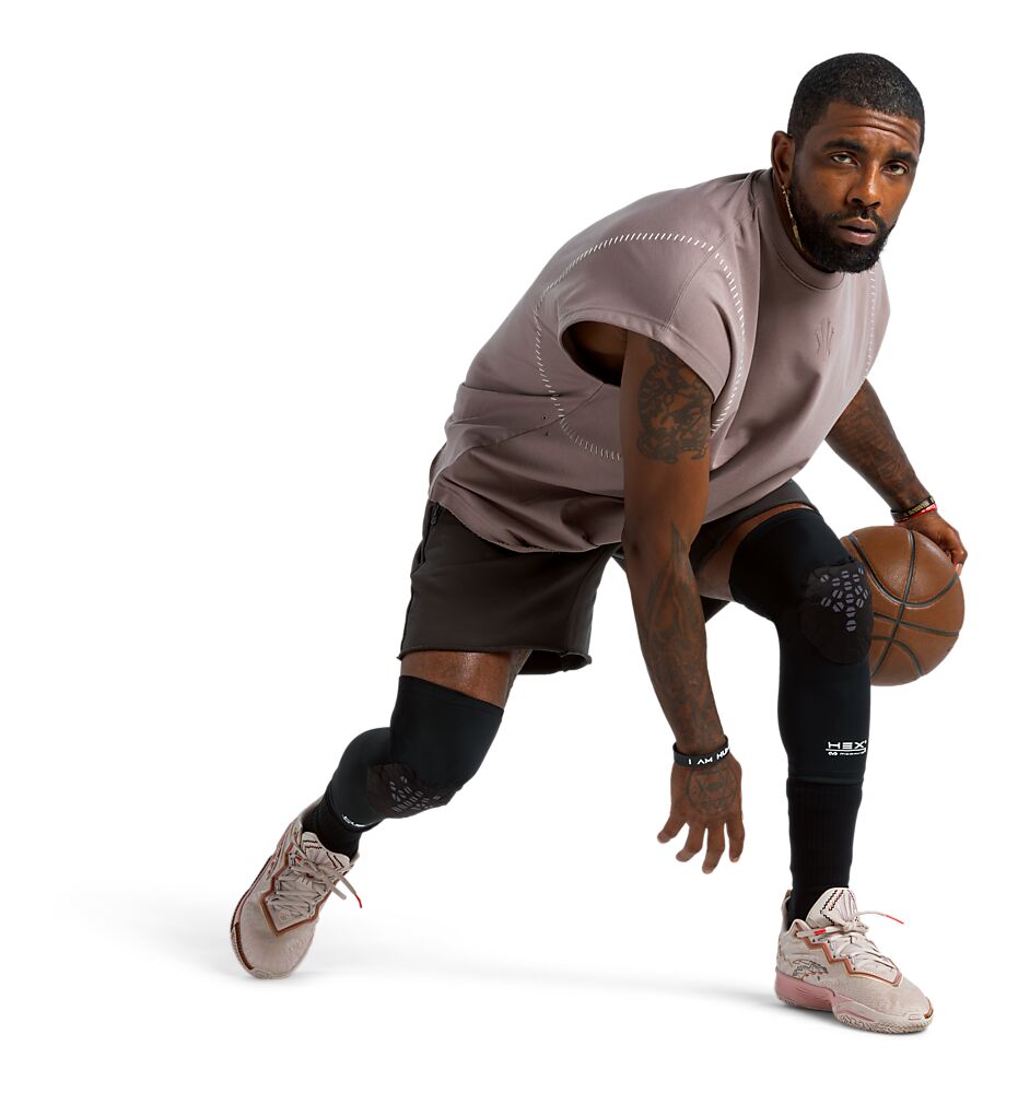 22080R-BKGR_HEX Viz Knee Sleeve Pair Black-Grey_Lifestyle 1.png