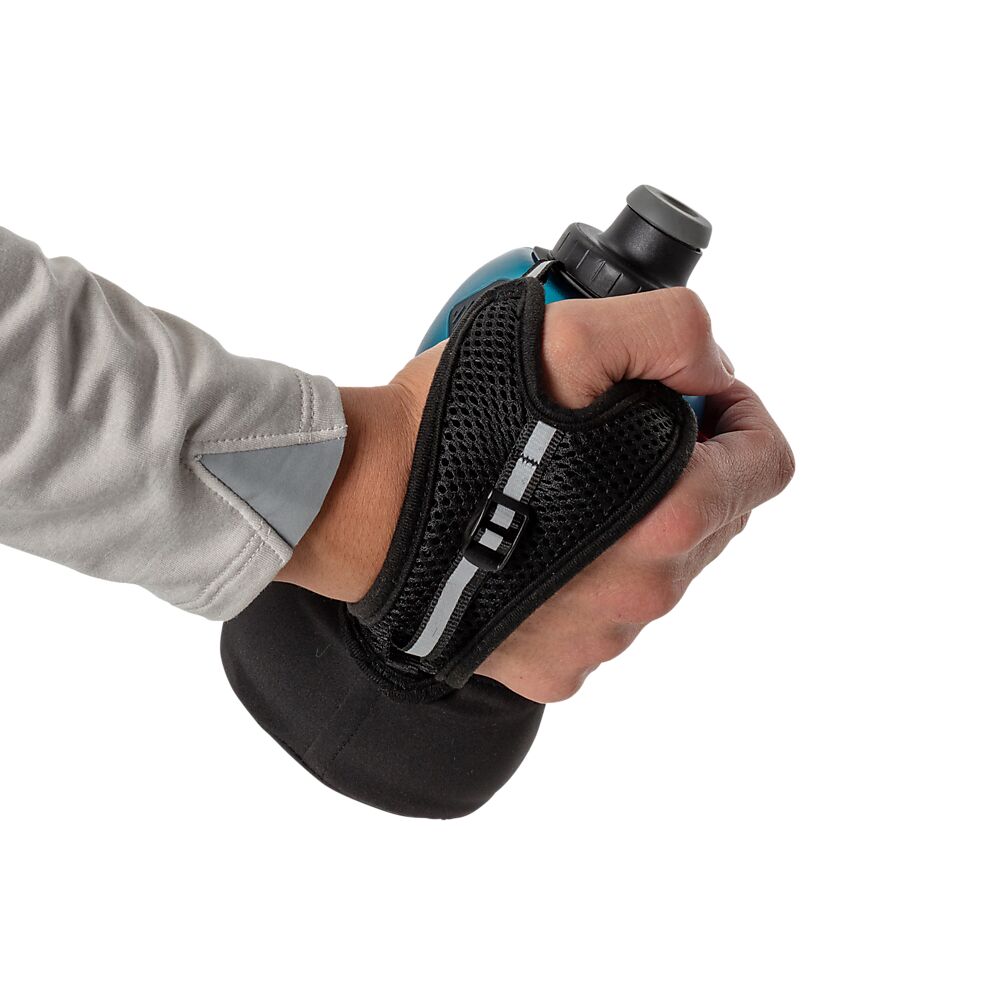 40120N-00030_Quick Squeeze Lite 18 oz Black-Marine Blue 532ML_onBody 1.png