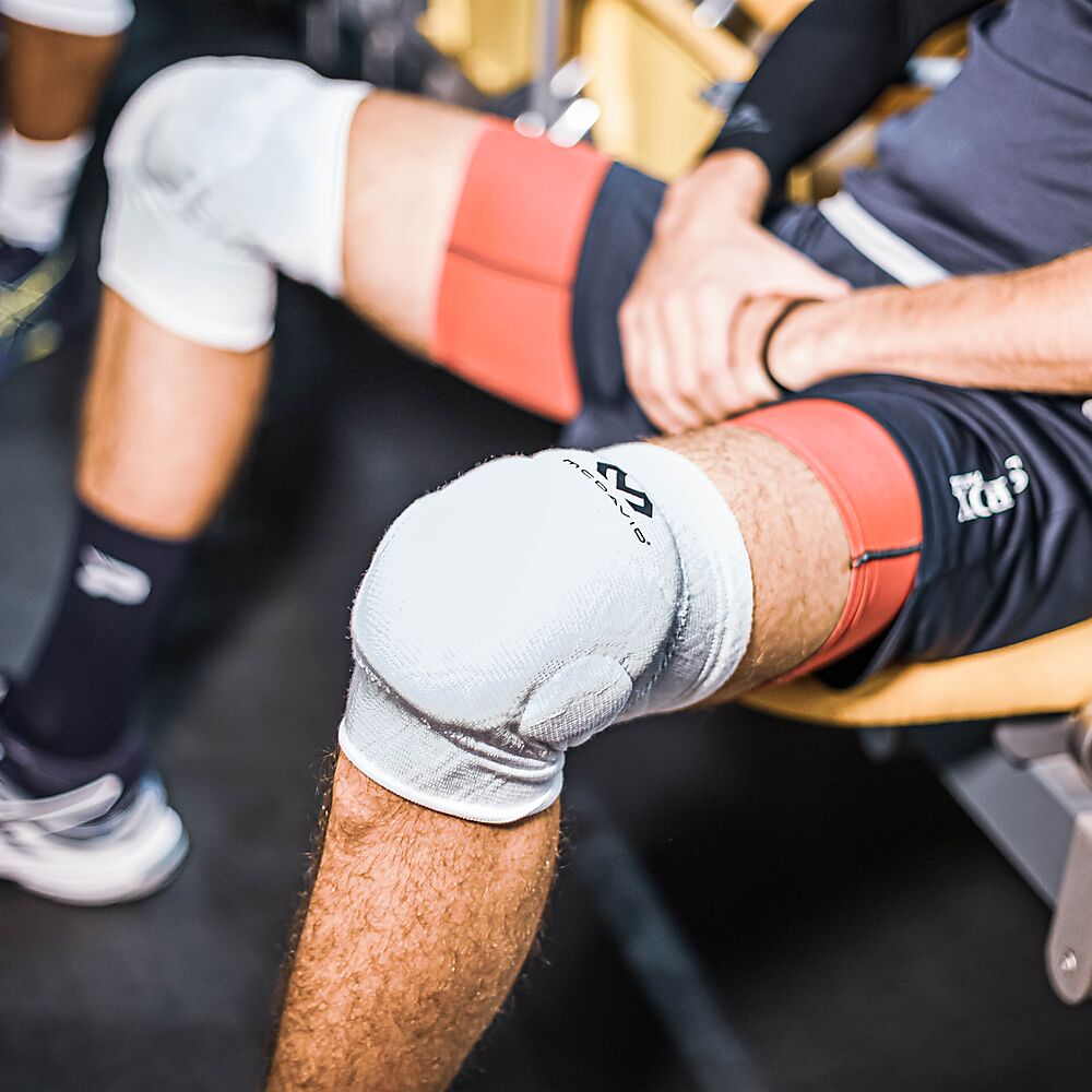 602R-WH_Flex Force Knee Pads White_Lifestyle 9.png