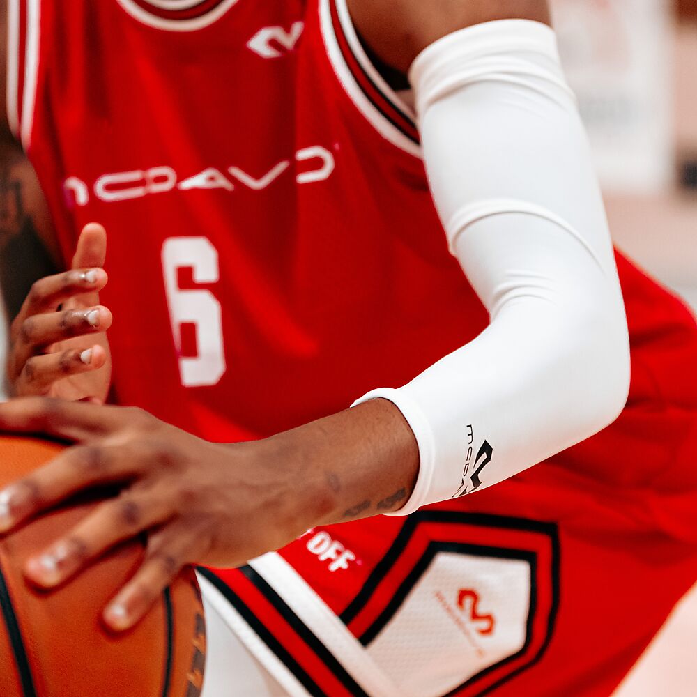 6566R-WH_Compression Arm Sleeve White_Lifestyle 2.png