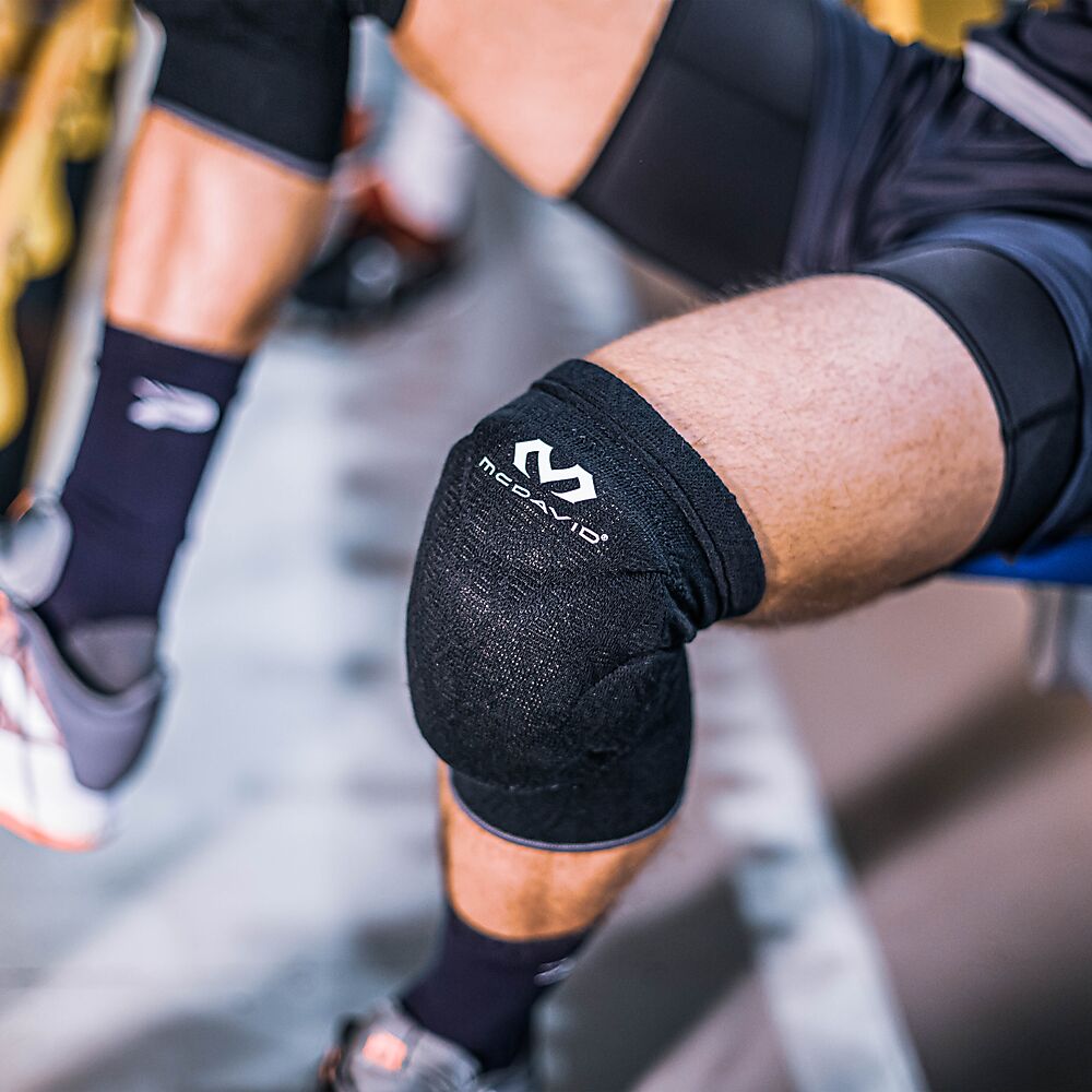 602R-BK_Flex Force Knee Pads Black_Lifestyle 4.png