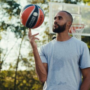 84506Z_Varsity TF-150 EuroLeague_Lifestyle7.png