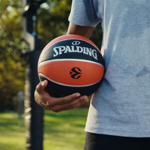 84506Z_Varsity TF-150 EuroLeague_Lifestyle9.png