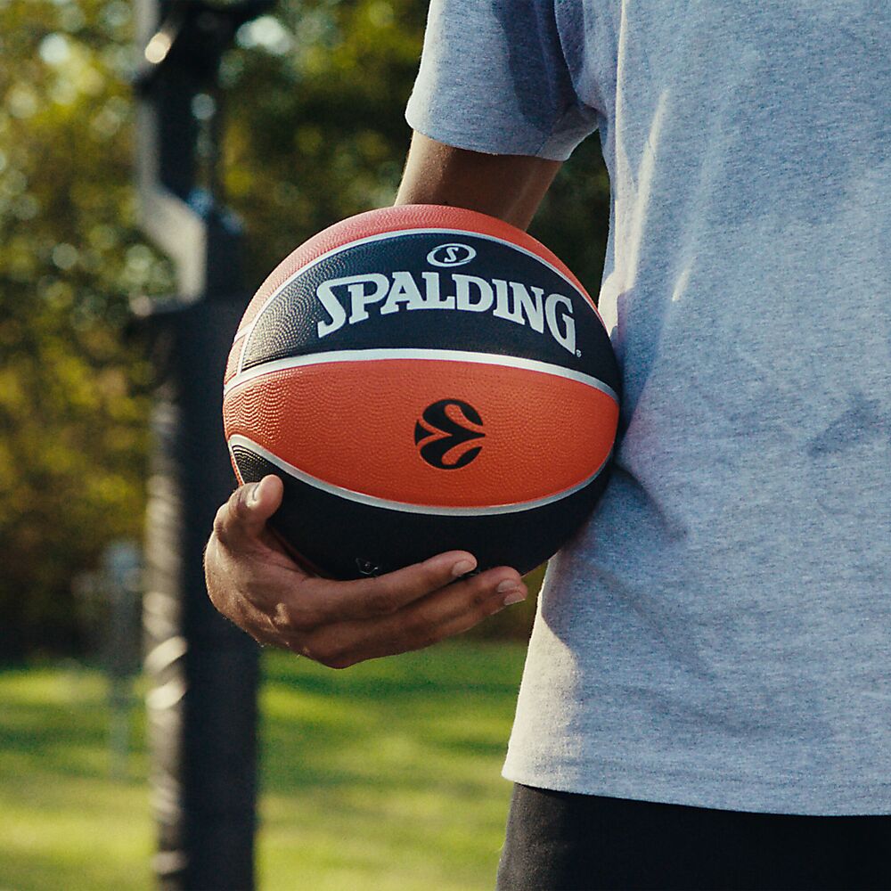 84506Z_Varsity TF-150 EuroLeague_Lifestyle9.png