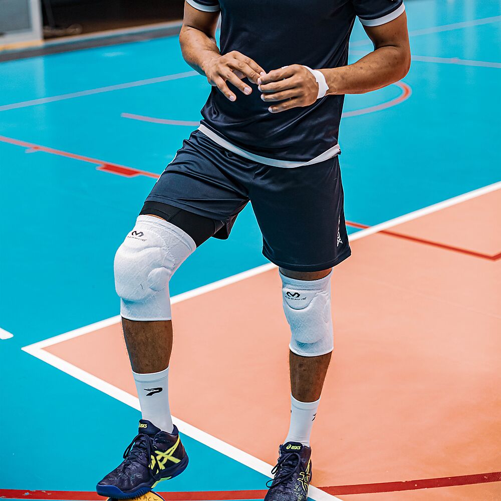 602R-WH_Flex Force Knee Pads White_Lifestyle 5.png