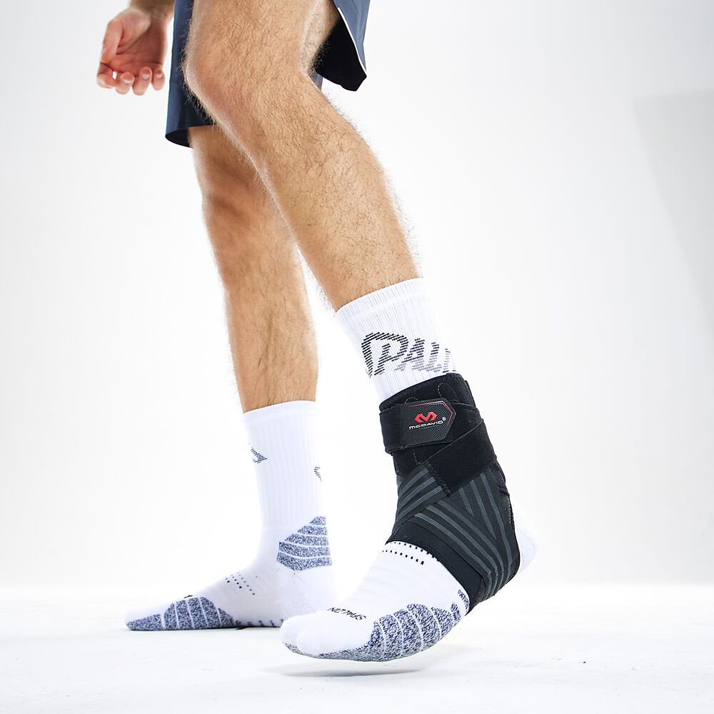 4305R-BK_Phantom 3+ Ankle Brace Black_Lifestyle1.png