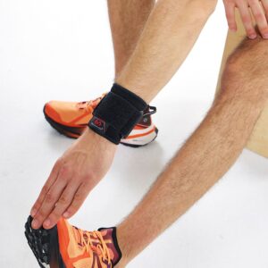 513R-BK_Wrist Sleeve Adjustable elastic Black_Lifestyle6.png