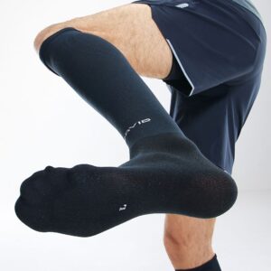 8831R-BK_Elite Recovery Compression Socks Black_Lifestyle7.png