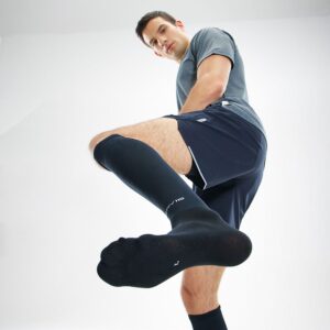 8831R-BK_Elite Recovery Compression Socks Black_Lifestyle6.png