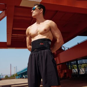 493R-BK_Back Stabilizer Black_Lifestyle2.png