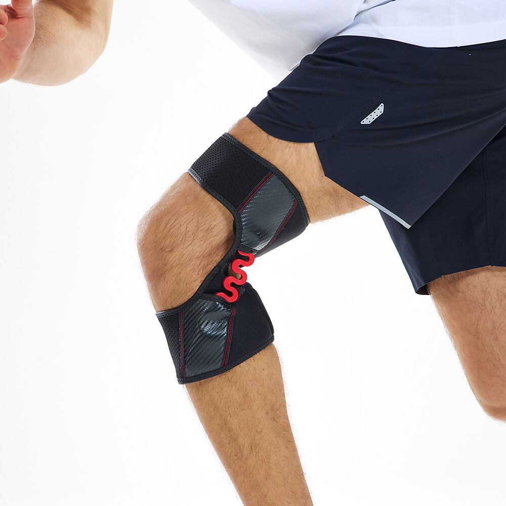 30590R-BK_NRG Knee Over Wrap w Spring Hinge Easy-On Black_Lifestyle3.png