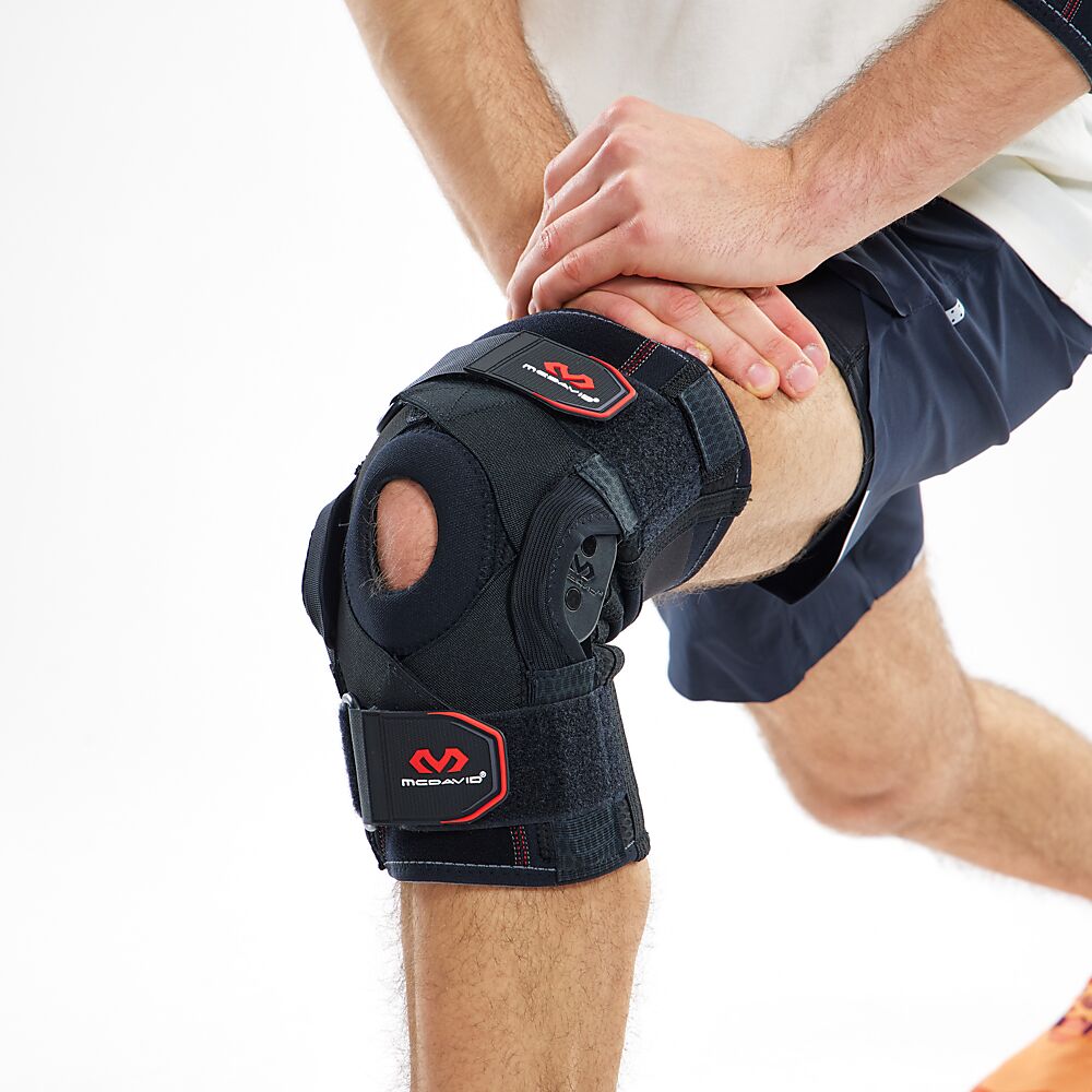 429X-BK_Knee Brace With Polycentric Hinges And Cross Straps Black_Lifestyle1.png