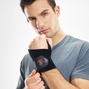 451R_Wrist Wrap Adjustable Black_Lifestyle4.png