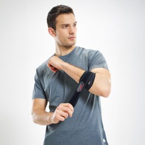 489R-BK_Tennis Elbow Strap With Pads Black_Lifestyle3.png