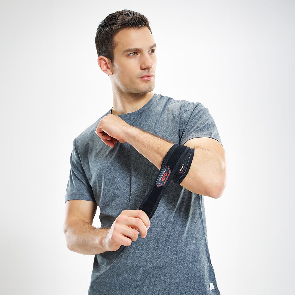 489R-BK_Tennis Elbow Strap With Pads Black_Lifestyle3.png