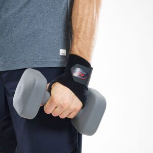 451R_Wrist Wrap Adjustable Black_Lifestyle5.png